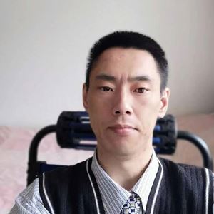 董健